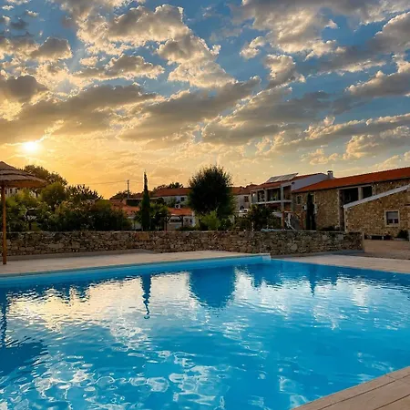Casas Campo Cimo Da Quinta ゲストハウス 4*