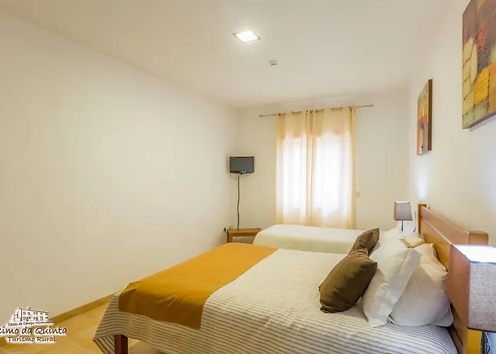 Гостевой дом Casas Campo Cimo Da Quinta Миранда-ду-Дору